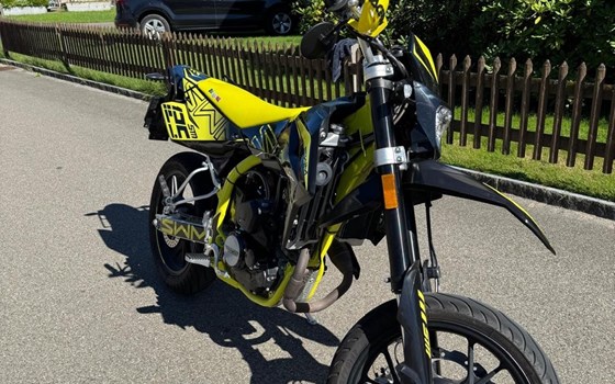 Motorrad Occasion SWM SM 125 R - Bild 4