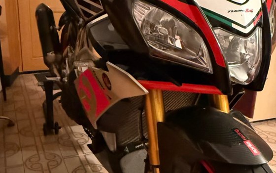 Gebrauchtmotorrad Aprilia Tuono V4 1100 Factory - Bild 6 Gebrauchtmotorrad Aprilia Tuono V4 1100 Factory - Bild 6