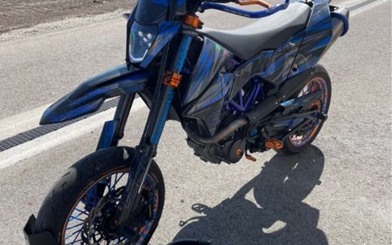 Gebrauchtmotorrad KTM 690 SMC R - Bild 3 Gebrauchtmotorrad KTM 690 SMC R - Bild 3