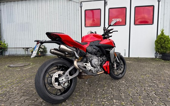 Gebrauchtmotorrad Ducati Streetfighter V2 - Bild 4