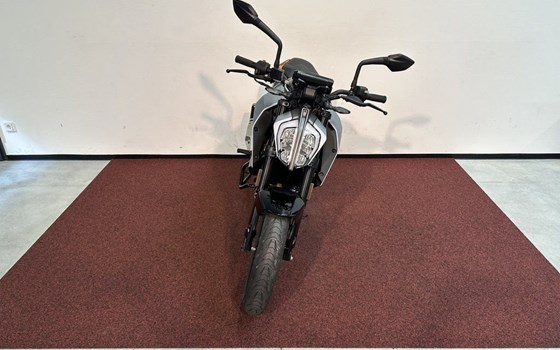 Gebrauchtmotorrad KTM 125 Duke - Bild 3