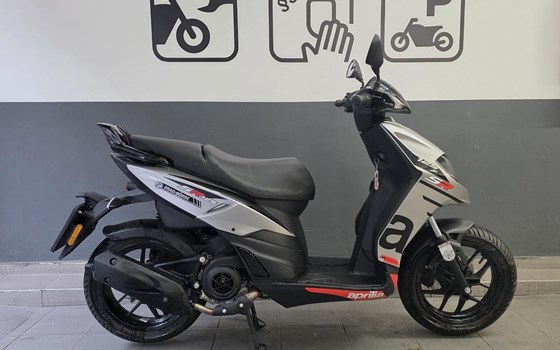 Gebrauchtmotorrad Aprilia SR 125 - Bild 2 Gebrauchtmotorrad Aprilia SR 125 - Bild 2