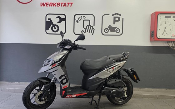 Gebrauchtmotorrad Aprilia SR 125 - Bild 1 Gebrauchtmotorrad Aprilia SR 125 - Bild 1