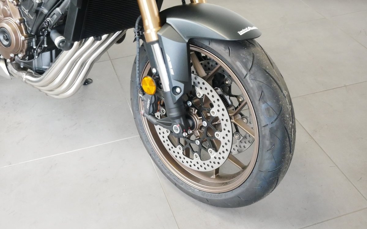 Zum Vergrößern bitte anklicken! Angebot Honda CB650R