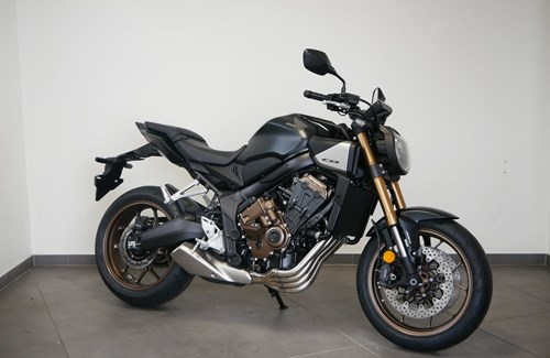 Neumotorrad Honda CB650R E-Clutch