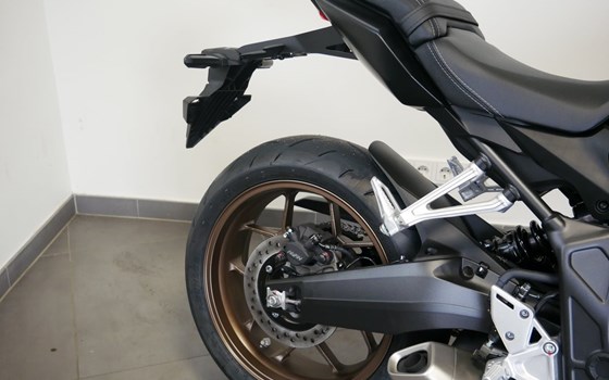 Gebrauchtmotorrad Honda CB650R E-Clutch - Bild 9