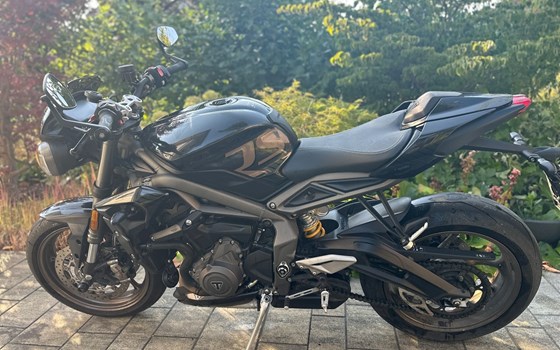 Gebrauchtmotorrad Triumph Street Triple 765 RS - Bild 1 Gebrauchtmotorrad Triumph Street Triple 765 RS - Bild 1
