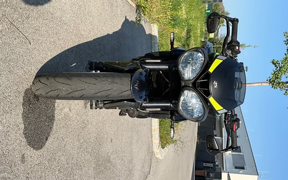 Gebrauchtmotorrad Triumph Speed Triple 1050 - Bild 1 Gebrauchtmotorrad Triumph Speed Triple 1050 - Bild 1