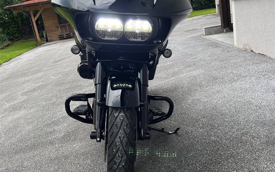 Gebrauchtmotorrad Harley-Davidson CVO Road Glide FLTRXSE - Bild 10 Gebrauchtmotorrad Harley-Davidson CVO Road Glide FLTRXSE - Bild 10
