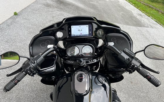Gebrauchtmotorrad Harley-Davidson CVO Road Glide FLTRXSE - Bild 15 Gebrauchtmotorrad Harley-Davidson CVO Road Glide FLTRXSE - Bild 15