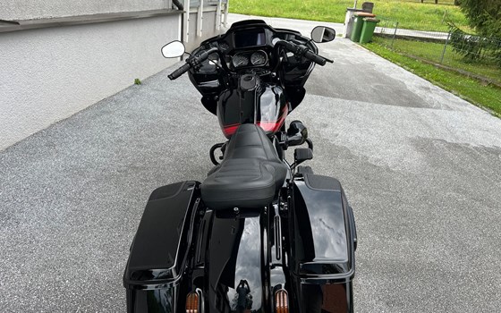 Gebrauchtmotorrad Harley-Davidson CVO Road Glide FLTRXSE - Bild 2 Gebrauchtmotorrad Harley-Davidson CVO Road Glide FLTRXSE - Bild 2