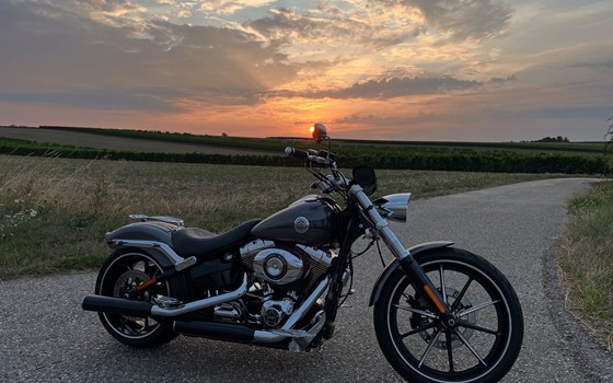 Gebrauchtmotorrad Harley-Davidson Softail Breakout FXSB - Bild 1 Gebrauchtmotorrad Harley-Davidson Softail Breakout FXSB - Bild 1