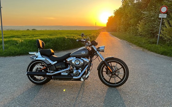 Gebrauchtmotorrad Harley-Davidson Softail Breakout FXSB - Bild 2 Gebrauchtmotorrad Harley-Davidson Softail Breakout FXSB - Bild 2