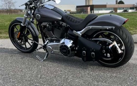Gebrauchtmotorrad Harley-Davidson Softail Breakout FXSB - Bild 3 Gebrauchtmotorrad Harley-Davidson Softail Breakout FXSB - Bild 3