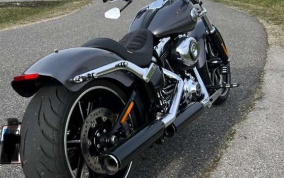 Gebrauchtmotorrad Harley-Davidson Softail Breakout FXSB - Bild 4 Gebrauchtmotorrad Harley-Davidson Softail Breakout FXSB - Bild 4