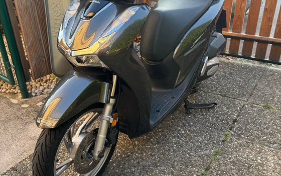 Gebrauchtmotorrad Honda SH125i - Bild 2 Gebrauchtmotorrad Honda SH125i - Bild 2