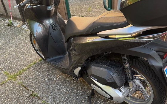 Gebrauchtmotorrad Honda SH125i - Bild 3 Gebrauchtmotorrad Honda SH125i - Bild 3