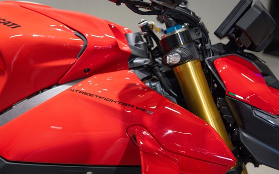 Gebrauchtmotorrad Ducati Streetfighter V4 S - Bild 8 Gebrauchtmotorrad Ducati Streetfighter V4 S - Bild 8