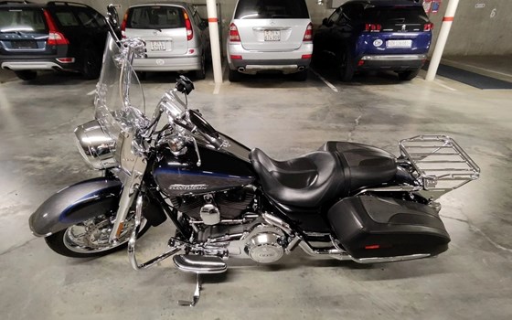 Motorrad Occasion Harley-Davidson CVO Road King FLHRSE - Bild 1