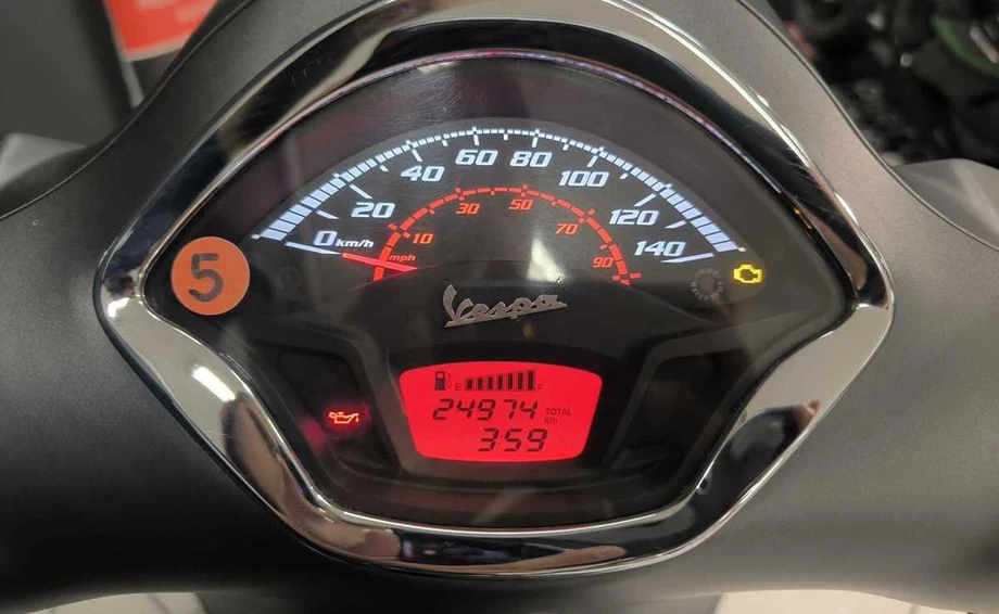 Angebot Vespa GTS 300 Super Sport Bild 7: Angebot Vespa GTS 300 Super Sport
