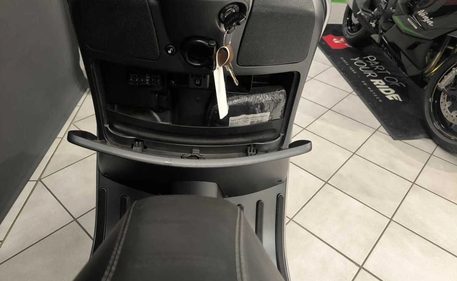 Angebot Vespa GTS 300 Super Sport Bild 9: Angebot Vespa GTS 300 Super Sport