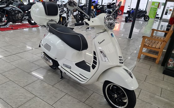 Gebrauchtmotorrad Vespa GTS 125 Super - Bild 1 Gebrauchtmotorrad Vespa GTS 125 Super - Bild 1