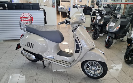 Gebrauchtmotorrad Vespa GTS 125 - Bild 1 Gebrauchtmotorrad Vespa GTS 125 - Bild 1