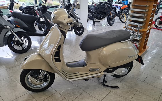 Gebrauchtmotorrad Vespa GTS 125 - Bild 3 Gebrauchtmotorrad Vespa GTS 125 - Bild 3