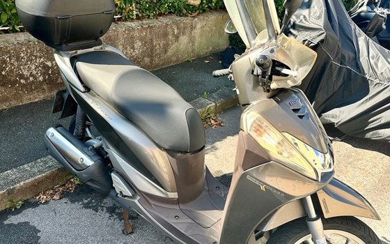 Gebrauchtmotorrad Honda SH300i - Bild 1