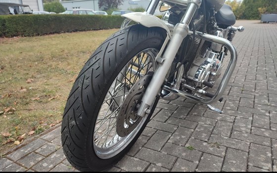 Gebrauchtmotorrad Harley-Davidson Sportster XL 883 Hugger - Bild 11