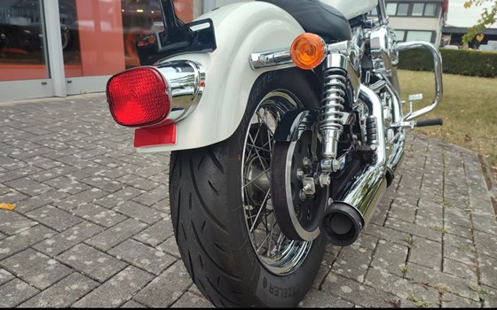 Gebrauchtmotorrad Harley-Davidson Sportster XL 883 Hugger - Bild 12