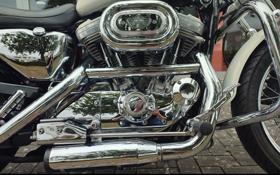 Gebrauchtmotorrad Harley-Davidson Sportster XL 883 Hugger - Bild 9