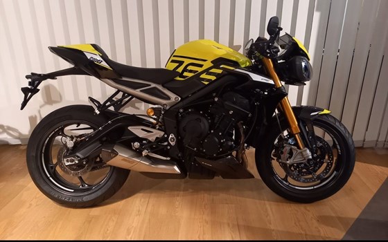 Gebrauchtmotorrad Triumph Street Triple RS - Bild 1