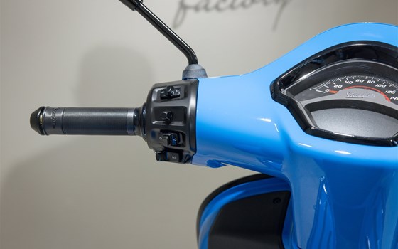 Gebrauchtmotorrad Vespa GTS 310 SuperSport - Bild 7 Gebrauchtmotorrad Vespa GTS 310 SuperSport - Bild 7