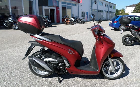 Gebrauchtmotorrad Honda SH350i - Bild 2 Gebrauchtmotorrad Honda SH350i - Bild 2