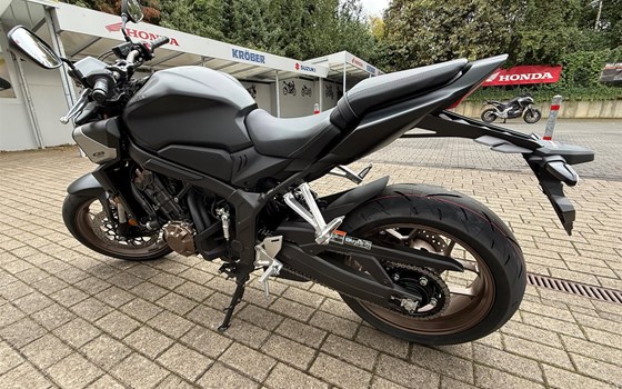 Neufahrzeug Honda CB650R E-Clutch - Bild 10