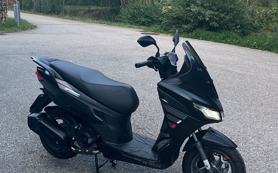 Gebrauchtmotorrad Aprilia SXR 50 - Bild 2 Gebrauchtmotorrad Aprilia SXR 50 - Bild 2