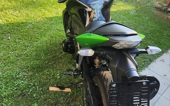 Gebrauchtmotorrad Kawasaki Z 750R - Bild 2 Gebrauchtmotorrad Kawasaki Z 750R - Bild 2