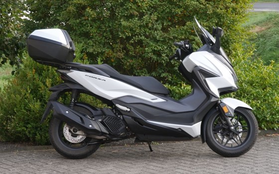 Gebrauchtmotorrad Honda Forza 125 - Bild 3