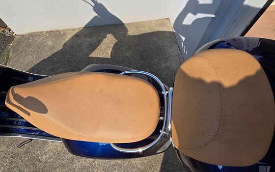 Motorrad Occasion Vespa GTS 300 hpe - Bild 12