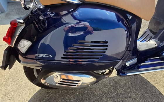 Motorrad Occasion Vespa GTS 300 hpe - Bild 14