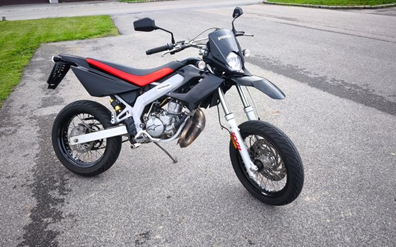 Gebrauchtmotorrad Derbi Senda DRD Racing 50 SM - Bild 1 Gebrauchtmotorrad Derbi Senda DRD Racing 50 SM - Bild 1