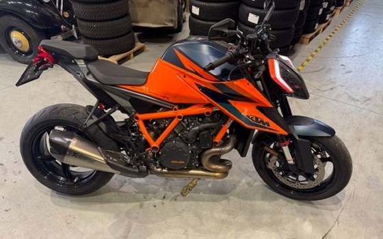 Gebrauchtmotorrad KTM 1290 Super Duke R - Bild 1 Gebrauchtmotorrad KTM 1290 Super Duke R - Bild 1