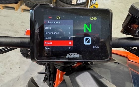 Gebrauchtmotorrad KTM 1290 Super Duke R - Bild 2 Gebrauchtmotorrad KTM 1290 Super Duke R - Bild 2