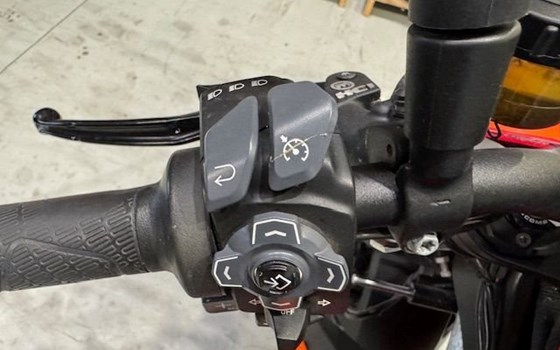 Gebrauchtmotorrad KTM 1290 Super Duke R - Bild 4 Gebrauchtmotorrad KTM 1290 Super Duke R - Bild 4