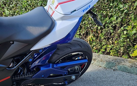 Gebrauchtmotorrad Suzuki GSR 750 - Bild 9