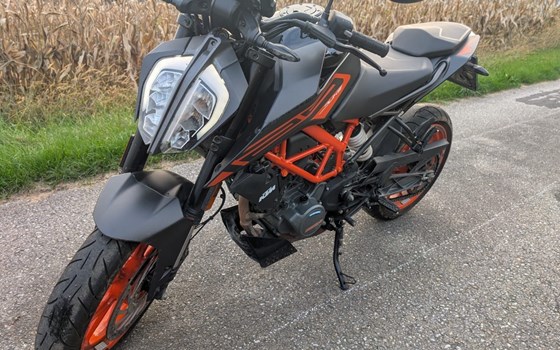 Gebrauchtmotorrad KTM 125 Duke - Bild 1 Gebrauchtmotorrad KTM 125 Duke - Bild 1