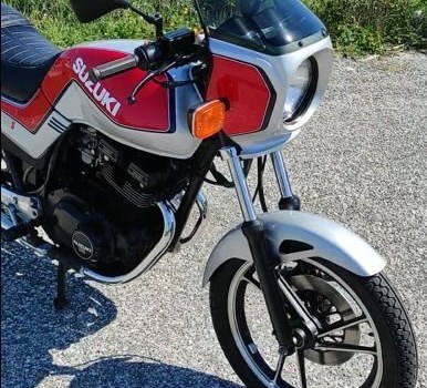 Gebrauchtmotorrad Suzuki GSX 250 E - Bild 3 Gebrauchtmotorrad Suzuki GSX 250 E - Bild 3