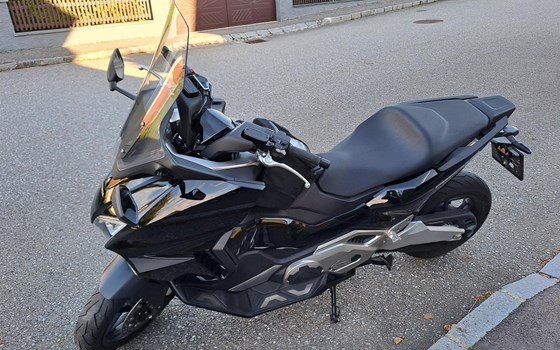 Gebrauchtmotorrad Honda Forza 750 - Bild 2