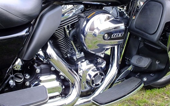 Gebrauchtmotorrad Harley-Davidson Tri Glide Ultra Classic FLHTCUTG - Bild 6